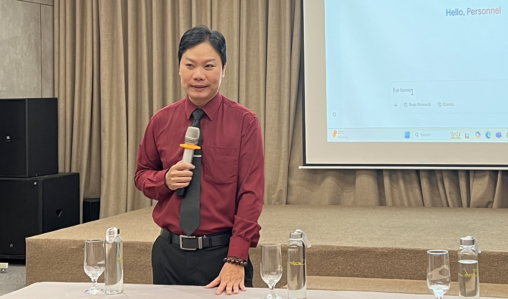 Giảng viên truyền đạt nội dung tại Lớp bồi dưỡng.